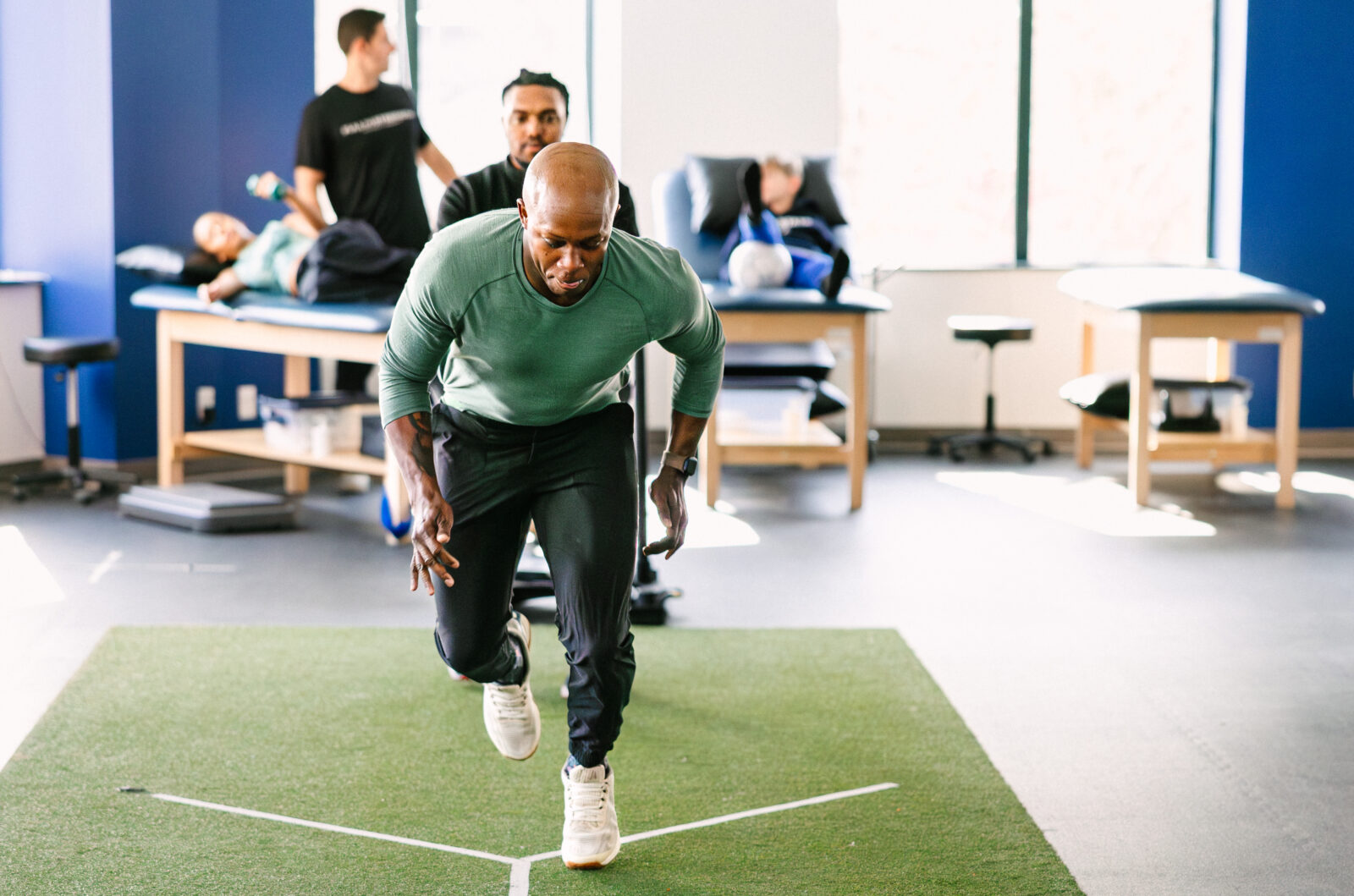 physical therapy patient sprint training agility turf clinic rehabilitation exercises